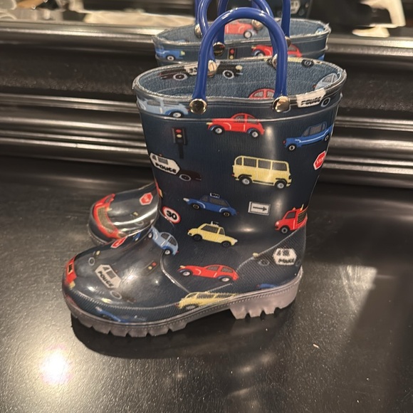 AUTOMOBILE CARS LIGHT UP RAIN BOOTS. WORN 3X. BRAND NEW CONDITION. - Picture 7 of 11